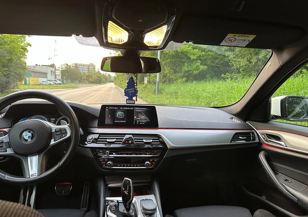 BMW Seria 5 cena 120900 przebieg: 189000, rok produkcji 2017 z Kraków małe 781